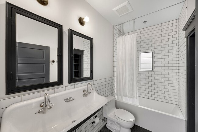 Building Photo - 558-560 Greenwich Street (1067r)