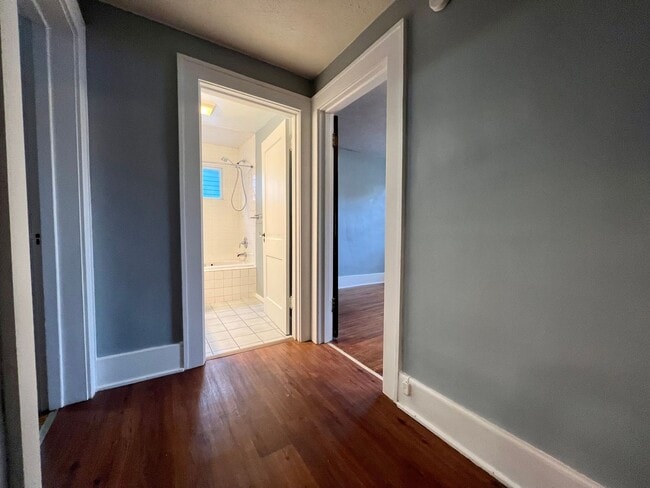 Building Photo - Spacious super clean 3 BR home close to Ba...