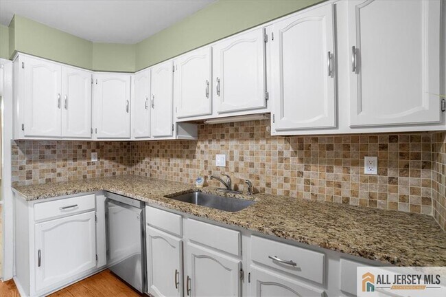 Building Photo - 73 Tennyson Dr