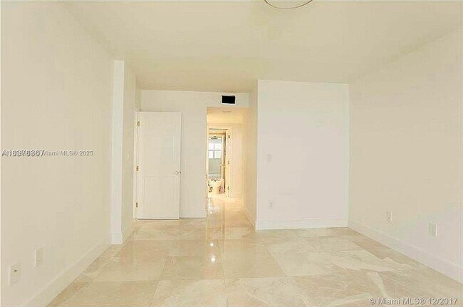 Building Photo - 177 Ocean Ln Dr
