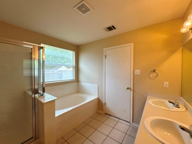 Building Photo - 209 Katy B Ln