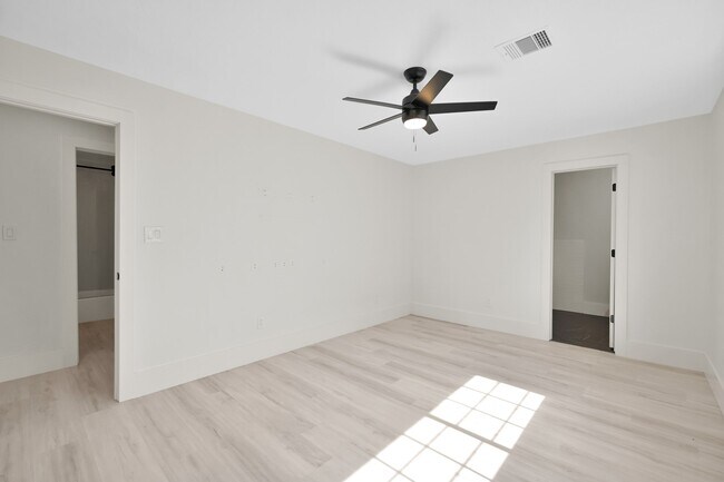 Building Photo - 6026 Willowbend Blvd