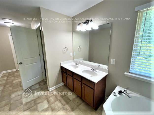 Building Photo - 2170 Stonebrook Dr