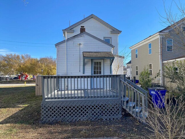 Building Photo - 327 S Main St