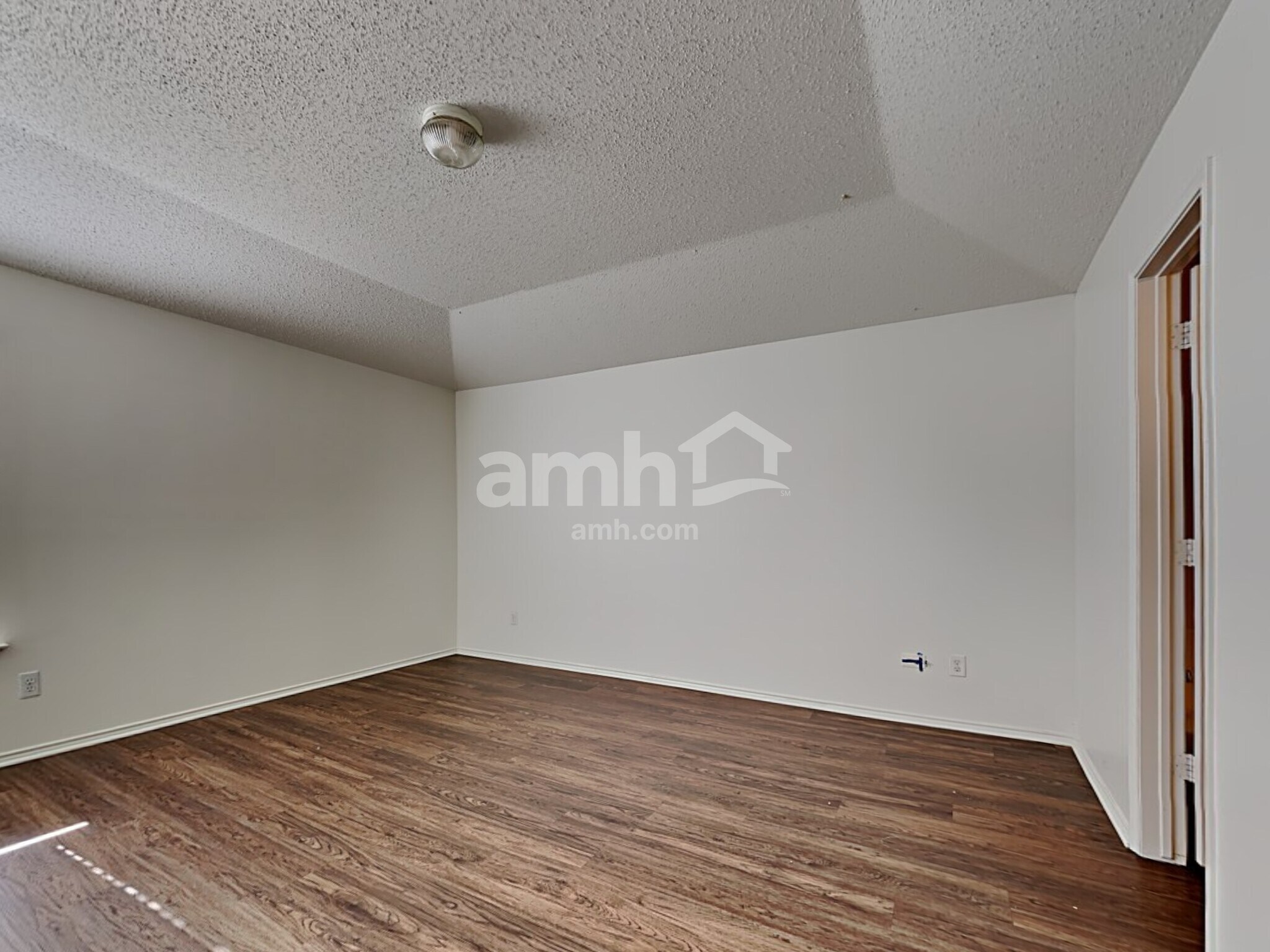 Building Photo - 816 Meadowlark Dr