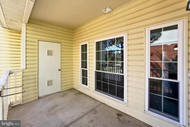 Building Photo - 674 Gateway Dr SE
