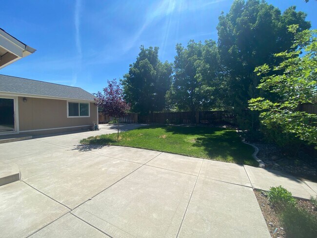 Building Photo - South Reno Home For Rent