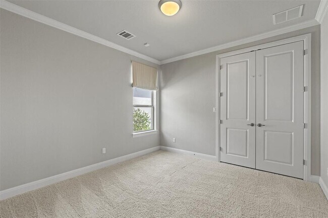 Building Photo - 201 Barefoot Park Ln