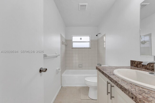 Building Photo - 2610 Riverland Dr