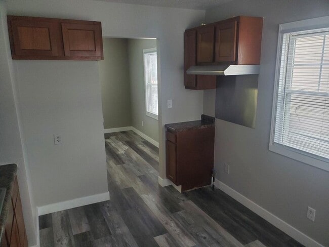 Building Photo - 439 S Illinois St