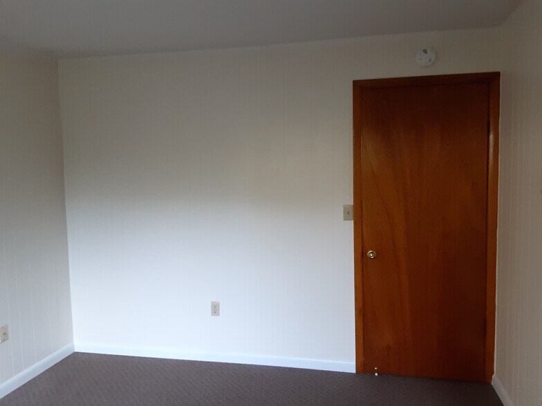 Living Room - 104 E Clearview Ave