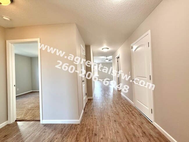 Building Photo - 3 Bedroom House