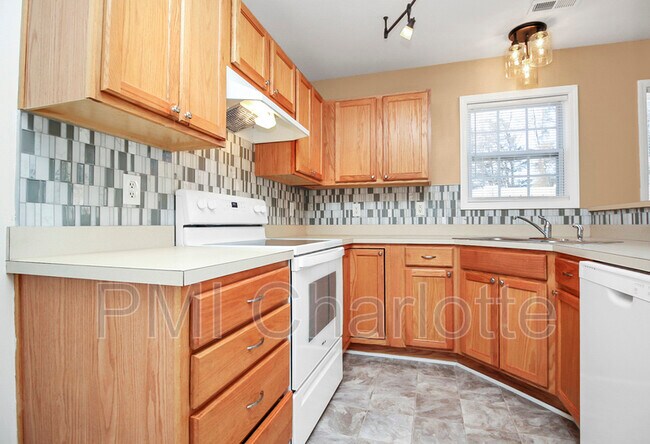 Building Photo - 1815 Butterfly Ln