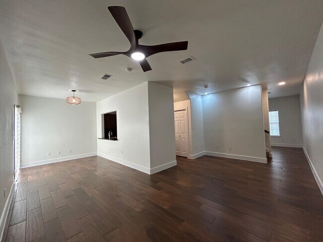 Building Photo - 2445 Monarch Dr
