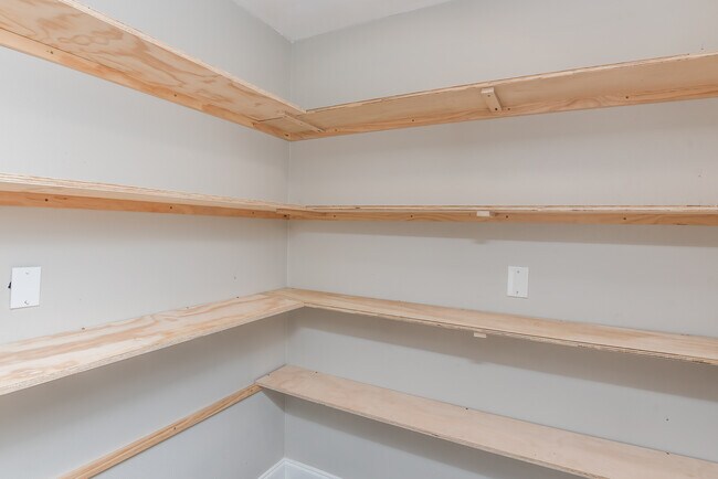 Building Photo - 8238 Li Fair Dr