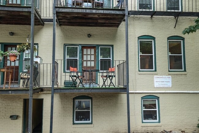 Building Photo - 84 Gordon St