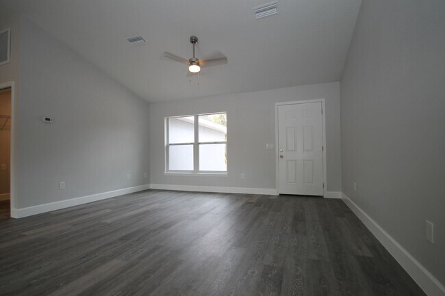 Building Photo - GORGEOUS 3 Bedroom, 2 Bathroom Home in Dun...