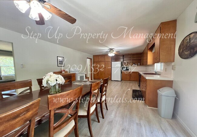 Building Photo - Inviting 3-Bedroom Home in Desirable Twain...