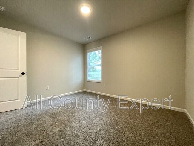 Building Photo - 414 Fox Crk Dr