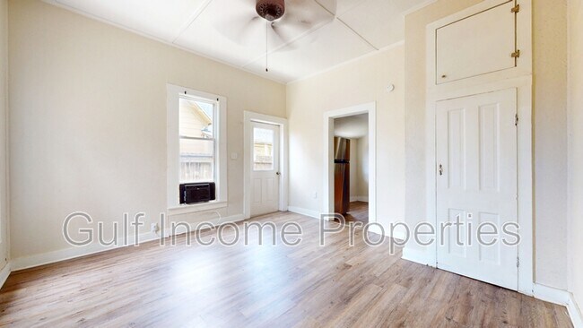 Building Photo - 1510 10th St W