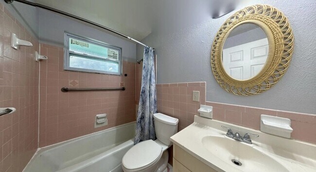 Building Photo - 3403 Palm Dr