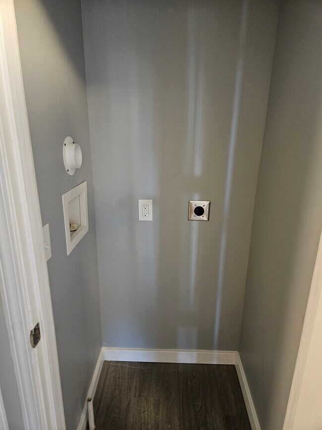 Building Photo - 1302 W 116th St