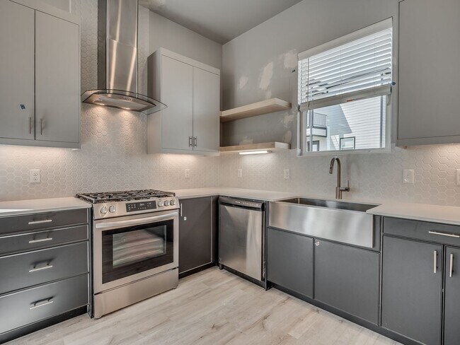 Building Photo - Beautiful New Construction Home in Edmond/...