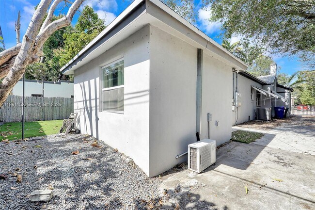 Building Photo - 52 NW 47th Terrace