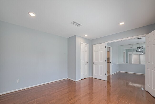 Building Photo - 16506 Amcreek Rd