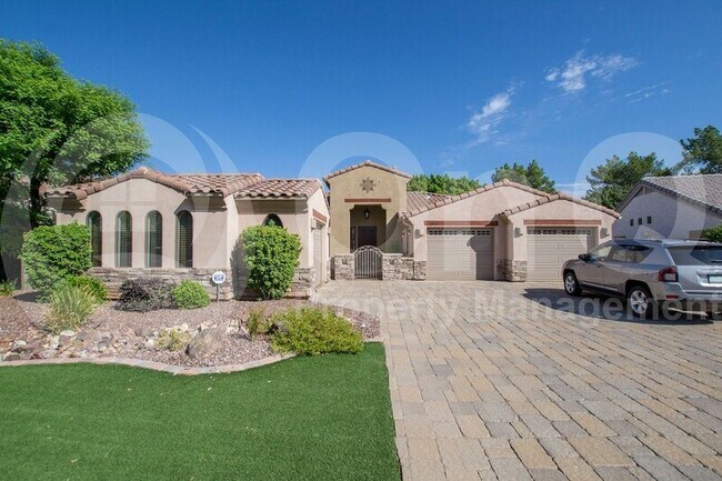 Primary Photo - 1326 E Catamaran Dr