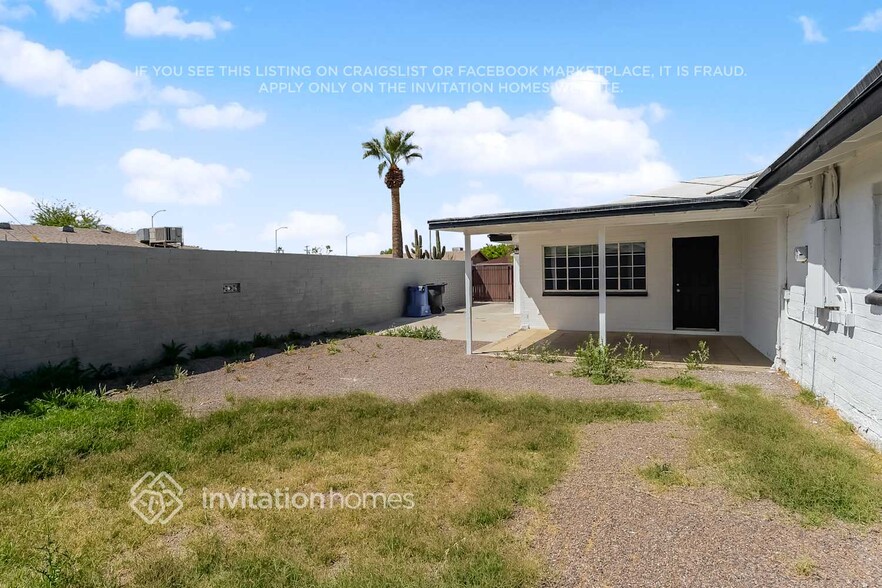 Building Photo - 1923 E Vine Ave