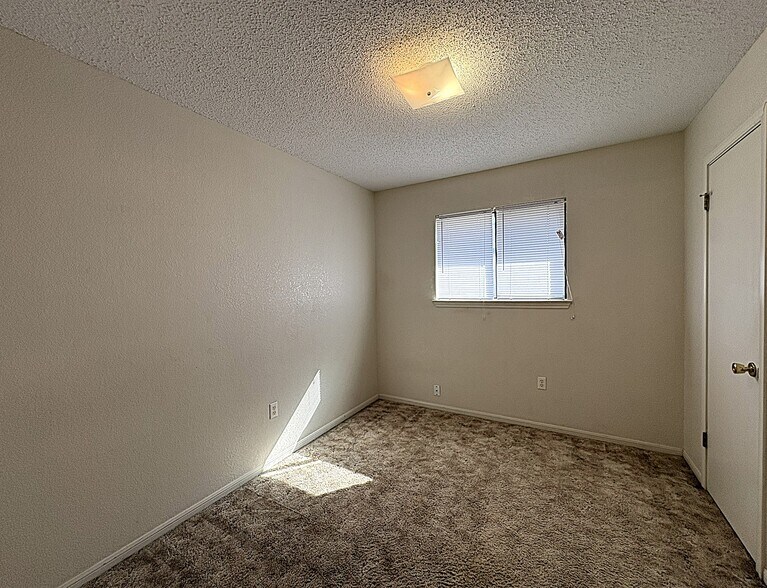 Building Photo - 403 W Avenue D