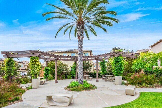 Building Photo - Highly upgraded 3 Bed 3 Bath Townhome with Resort Style Amenities