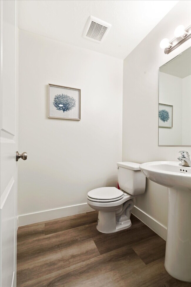 Building Photo - "Spacious 4-Bedroom Townhouse Retreat on S...