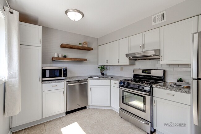 Building Photo - 240 N Archer Ave