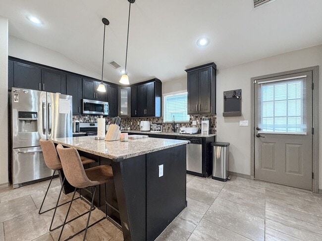 Building Photo - East El Paso 4 bed Refrig A/C Home!