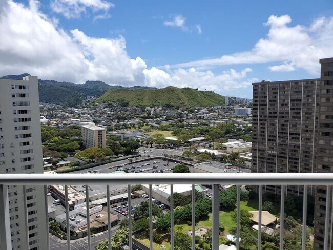 Building Photo - 1BR Condo w/ Views + Pool, Spa, & Sauna