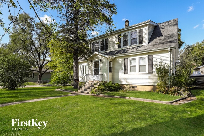 Building Photo - 14 E Willow Dr