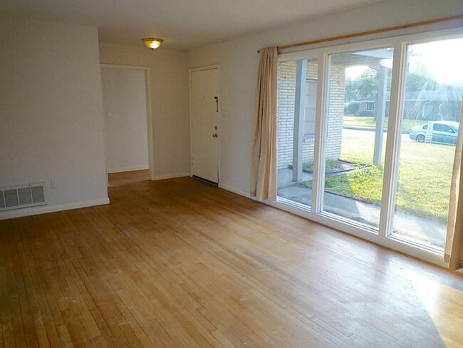 Building Photo - 4810 Redstart St