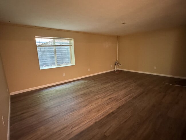 Building Photo - 1280 Linden Ave