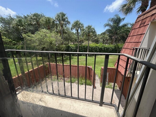 Building Photo - 409 Live Oak Ln
