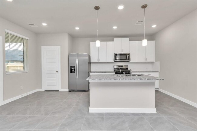 Building Photo - 17407 Bluemink Ln