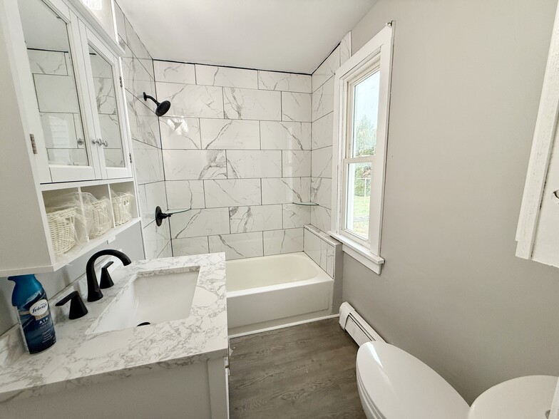 Building Photo - 1005 13th Ave