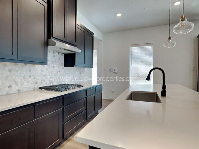 Building Photo - 6209 Queen's Path