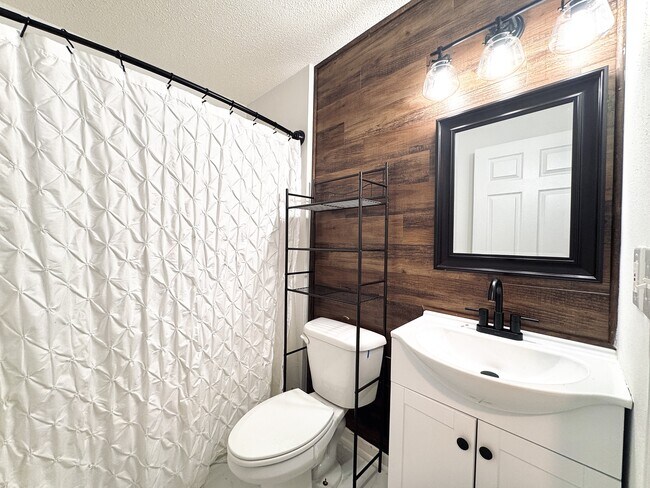 Building Photo - 4797 Old Mill Ct