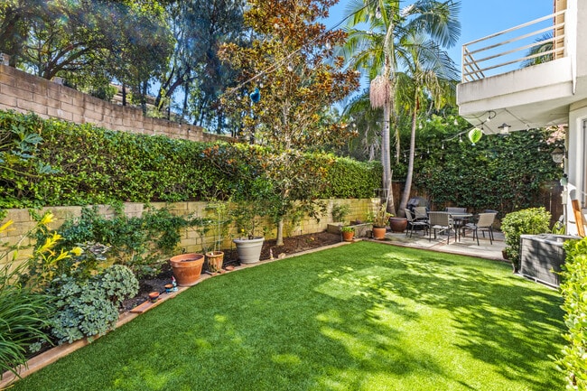 Building Photo - 16140 Av. Venusto