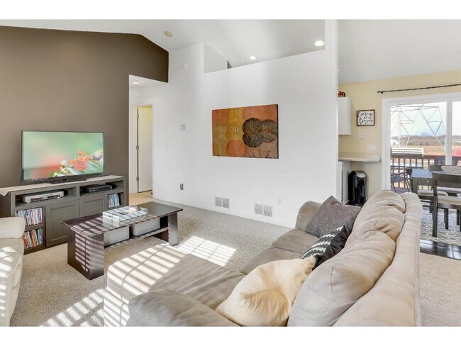 Building Photo - 2059 Brittany Ct