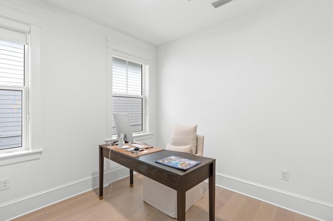 Building Photo - 105 Seaboard Ln