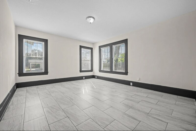 Building Photo - 2923 Rosselle St