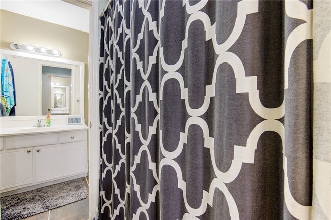 Building Photo - 12973 Trail Hollow Dr